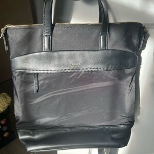 Targus Bags - Newport Convertible 2-in-1 Tote / Backpack